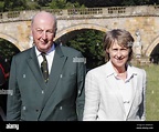 Peregrine Andrew Morny Cavendish, 12º duque de Devonshire y su esposa ...