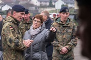 Annegret Kramp-Karrenbauer: Verteidigungsministerin für umfassenderes ...