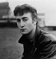 20 Pictures of Young John Lennon | John lennon, Young john, Lennon