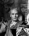 Laurence Olivier as Hamlet | Oscar best picture, Hollywood icons, Hamlet