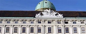 La Hofburg, ou palais impérial, ancienne résidence de la famille ...