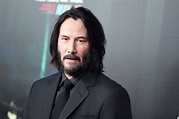 Keanu Reeves Takes No Chances When it Comes to Posing for Pictures ...