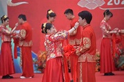 四川內江舉辦公益國潮集體婚禮 倡導婚嫁新風 - 新浪香港