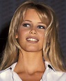 Pin by Veronica on Makeup | Claudia schiffer, Supermodels, 90s supermodels