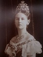 GUiLLERMiNA I DE LOS PAISES BAJOS | Queen wilhelmina, Dutch royalty, Royal tiaras