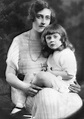Agatha Christie with her only child, daughter Rosalind | Escritores ...