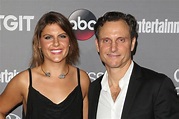 Tony Goldwyn 2024: Wife, net worth, tattoos, smoking & body facts - Taddlr