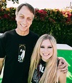 Aos 36 anos, Avril Lavigne estreia no TikTok ao lado do skatista Tony ...