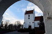 Kender du historien om Hvalsø Kirke?