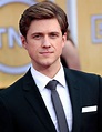 Aaron Tveit 2024: dating, net worth, tattoos, smoking & body facts - Taddlr