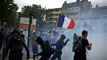 Corona in Frankreich: Macron gibt nach Massenprotesten teils nach