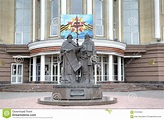 Monumento a Kirill Y a Mefodiy En El Edificio De La Universidad De ...