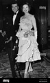 El actor británico Jack Hawkins y su esposa Doreen, Teatro Empire ...