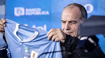 Marcelo Bielsa fue presentado como nuevo entrenador de la Selección de ...