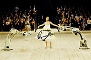 Alexander McQueen y su legado sobre la pasarela | Vogue