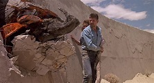 Tremors (1990) Movie Summary and Film Synopsis