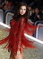 Mira aquí las mejores imágenes de Irina Shayk en el desfile de Victoria ...