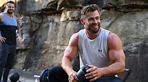 Chris Hemsworth's trainer shared this 10-minute ab workout to build ...