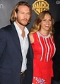 Vidéo : Luke Bracey et Teresa Palmer à la soirée Warner Bros. Pictures ...