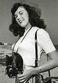 Impressioni Fotografiche: Pin up with camera, 50's: Bunny Yeager