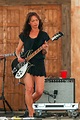 Pin by Pinner on SUE | Susanna hoffs, Female musicians, Female guitarist