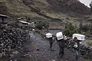 Enterrando a los desaparecidos en Perú 30 años después del conflicto