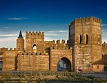 Castillo de Madrigal de las Altas Torres. Ávila, lugar donde nació ...
