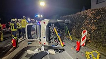 Unfall im Sauerland: Auto überschlägt sich - Mann schwer verletzt