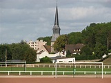 Photo à Vernouillet (28500) : Le stade et l'église - Vernouillet ...