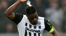 Ismael Traore sees red in Angers' defeat to Lyon | Goal.com