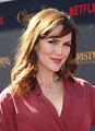 Sara Rue Attends The Christmas Chronicles Premiere at Fox Bruin Theater ...