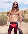Jared Leto strips off shirt during desert trek to show off six pack ...
