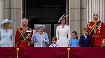 I 70 anni di regno di Elisabetta II, la Regina si affaccia dal balcone