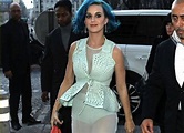 Katy Perry deja ver su ropa interior en París