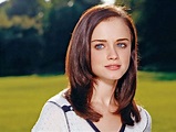How much money does Alexis Bledel make each year? | Panorica