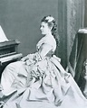 Alexandra Iosifovna at a piano | Grand Ladies | gogm
