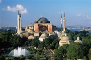 The Stunning Hagia Sophia Museum, Istanbul, Turkey - Traveldigg.com