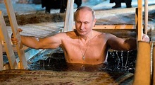 Putin se baña en un lago helado para celebrar la Epifanía | La Voz