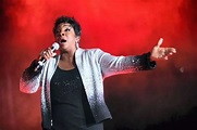 Gladys Knight duets with Dionne Warwick - Manchester Evening News