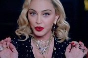 Madonna, cos'è successo al volto? Completamente stravolto - Bigodino