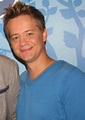 Jason Earles | Doblaje Wiki | Fandom powered by Wikia