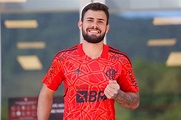 Adidas lança dois uniformes de goleiros para o Flamengo na temporada ...
