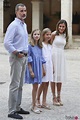 Los Reyes Felipe y Letizia y sus hijas en su posado de verano 2018 en ...