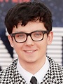 Asa Butterfield Height - CelebsHeight.org