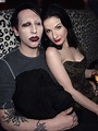 Marilyn Manson y Dita Von Teese. Algunas parejas simplemente están ...
