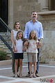 Los Reyes Felipe y Letizia y sus hijas en su posado veraniego en ...