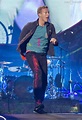 Chris Martin en concert avec Coldplay à Manchester, le 10 juin 2012 ...