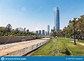 Santiago Skyline Und Mapocho-Fluss- Santiago, Chile Stockbild - Bild ...