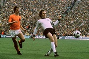 "He was like two players" | The brilliance of Franz Beckenbauer ...