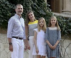 Familia Real Española: Los Reyes y sus hijas ofrecen el tradicional ...